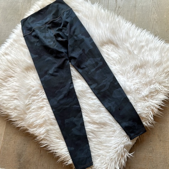 Glyder Smoke Camo Sultry High Rise Legging Size Small - Picture 6 of 15